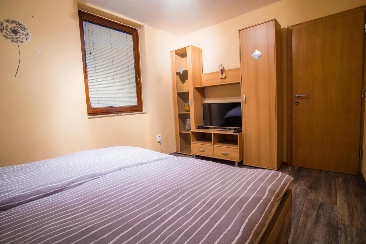 Apartment Veninsek Luče Eksteriør billede